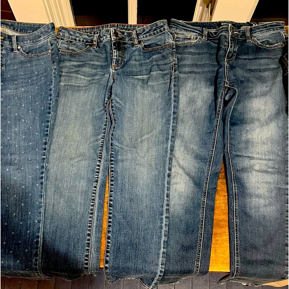 Selling several pairs of size 2 jeans. This one is by Buffalo David Britton.